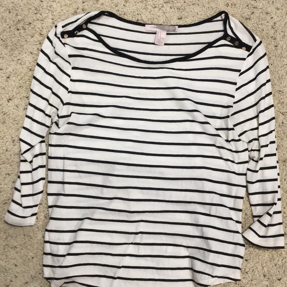 black and white 3/4 sleeve length